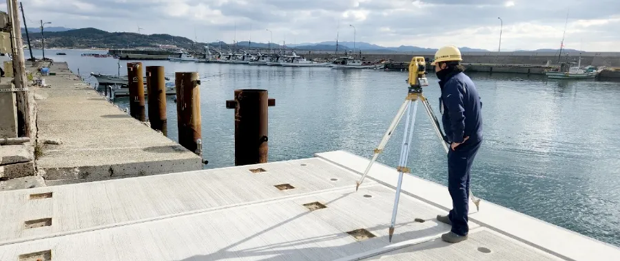 作業中の建設エンジニア 写真